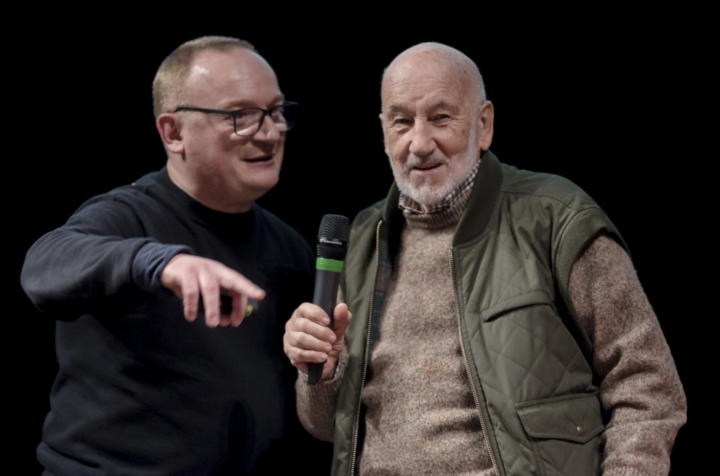 Marcello Sparaventi e Gianni Berengo Gardin al Teatro della Fortuna di Fano per la premiazione del Concorso Fotografico Nazionale Carnevale di Fano